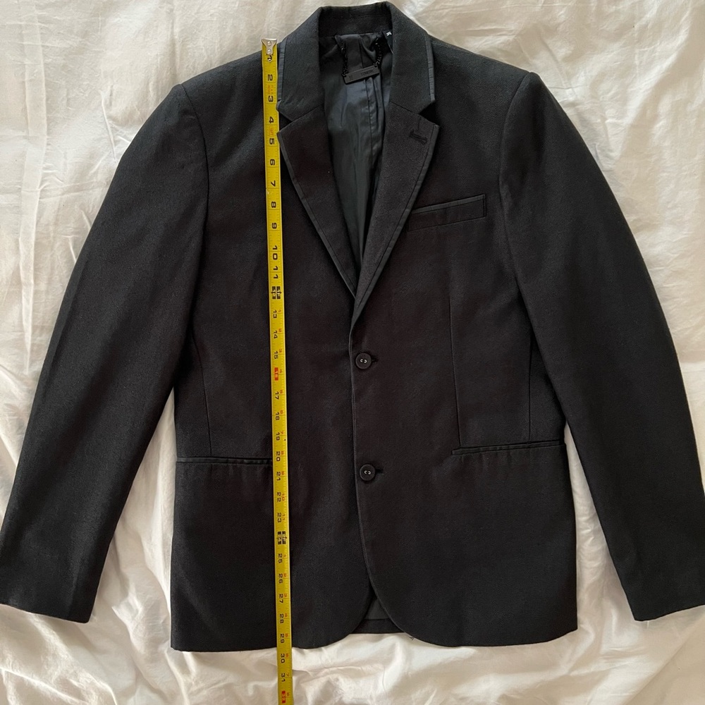 Comune Large black matte blazer.